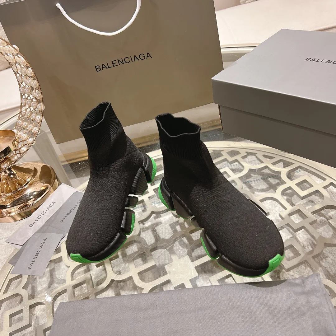 👟👟Ex-factory price 520👟👟 【Balencia**】The latest ✅SPEED2.0 multi-compression molded combination outsole from Paris* ✅ ⚠️Balencia’s top couple socks and shoes❗️ 🌟Original purchase and development! The top version on the market, with upgraded quality, every detail including packaging is compared to ZP! Newly upgraded TPU vacuum molded combination outsole! More comfortable and easy to wear! 3D knitted fabric is breathable and does not deform! The logo is the same as the original one, please distinguish it from the market currency! ⚠️Balenciaga’s latest packaging! 🔸Couple size SIZE: 35-42 (can be customized from 41)